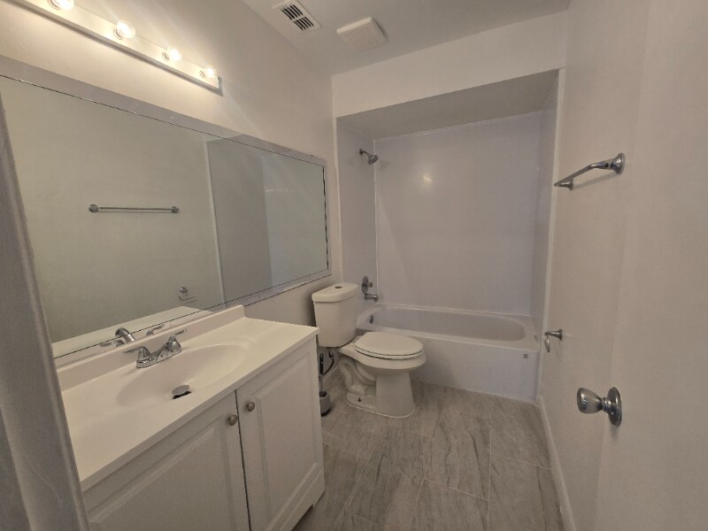 Building Photo - 5232 Via Hacienda Cir