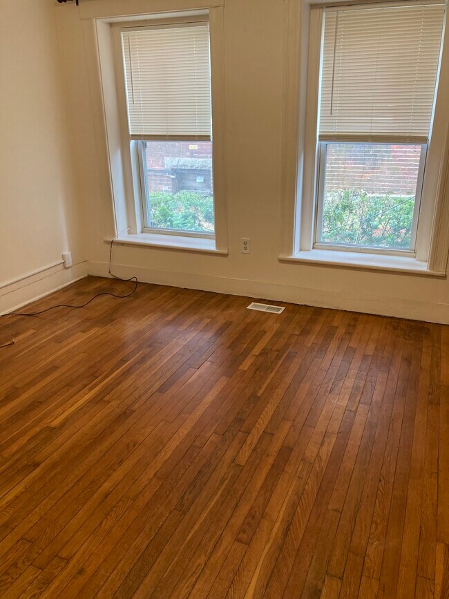 Living room - 24 Eden St