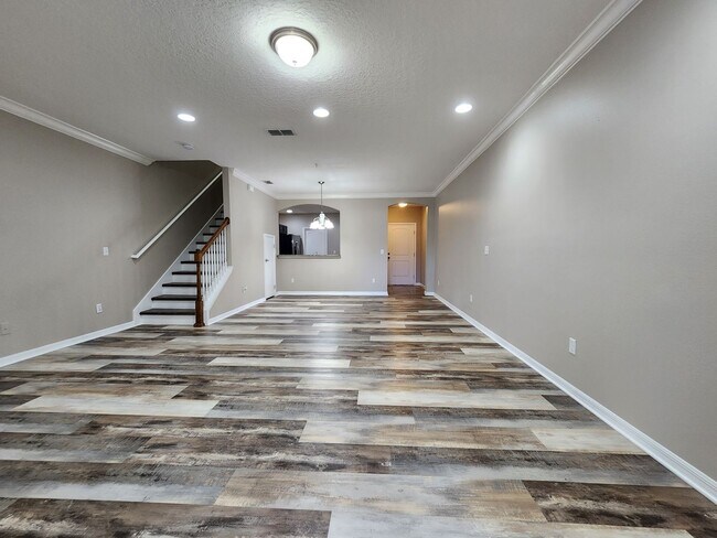 Building Photo - Beautiful Townhome; Open Floor Plan; New P...