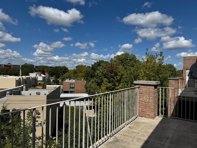 Building Photo - 1200 S Prospect Ave