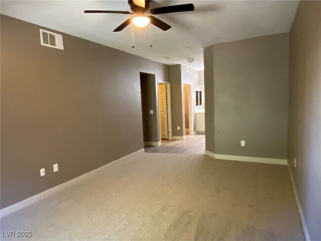 Building Photo - 50 Aura de Blanco St