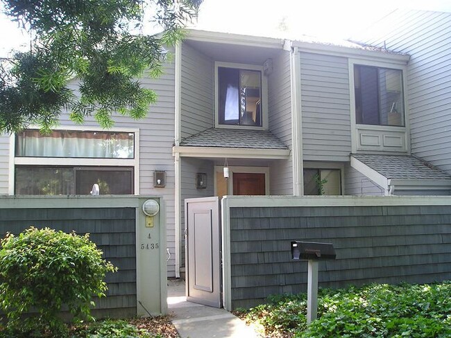 Primary Photo - Quaint 2 Story Condo in Pleasanton
