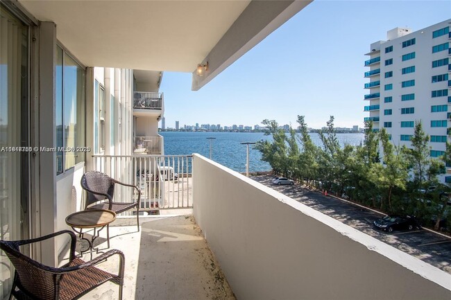 Building Photo - 7545 E Treasure Dr