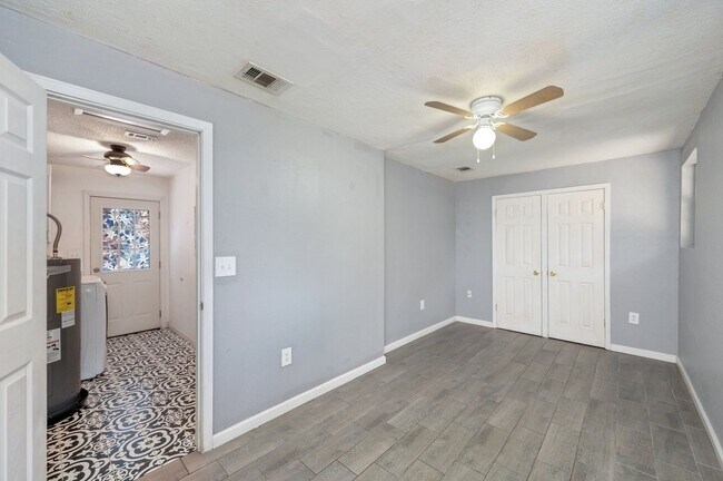 Building Photo - Updated home in Fort Walton Beach!