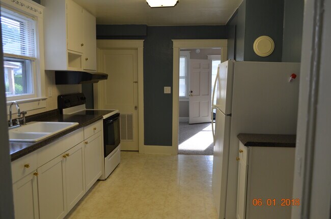 Kitchen - 211 N Washington St