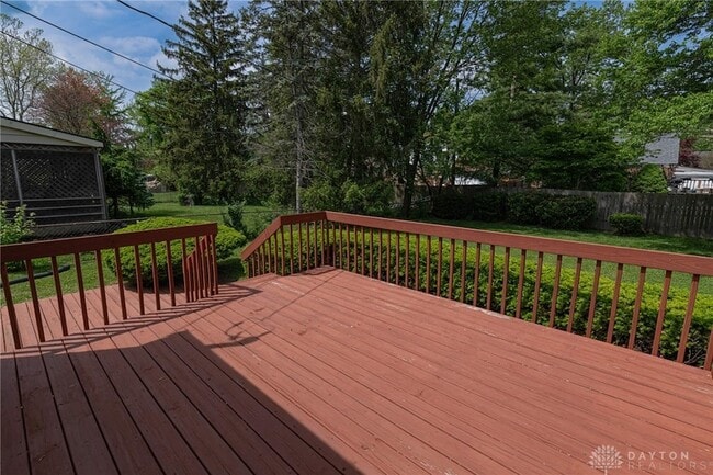 Building Photo - 521 Oakview Dr