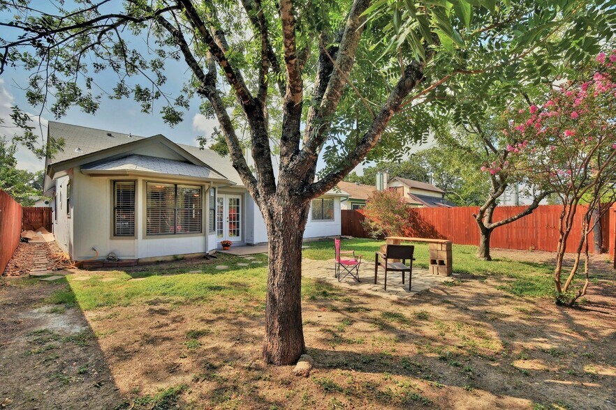 Building Photo - 1622 Peachtree Valley Dr