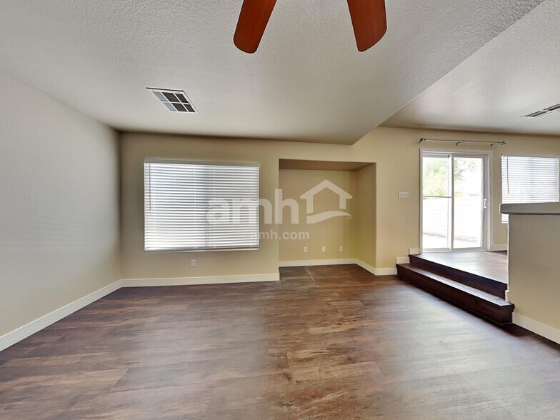 Building Photo - 9782 Silver Dusk Ct