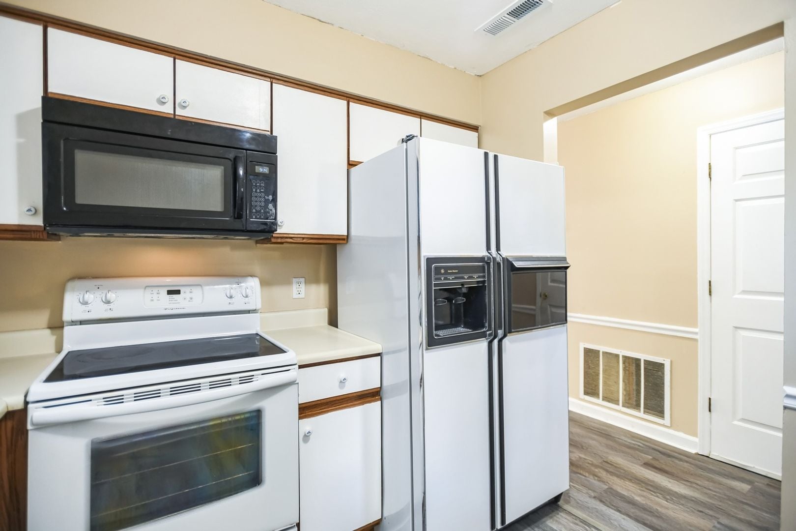 Building Photo - 301 Abbey Cir