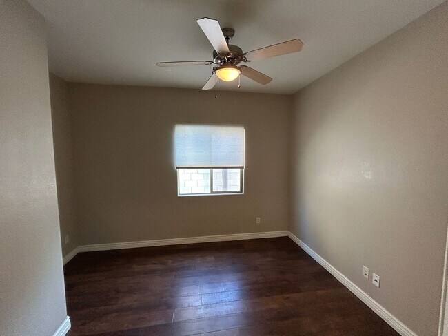 Building Photo - 14527 W Gelding Dr