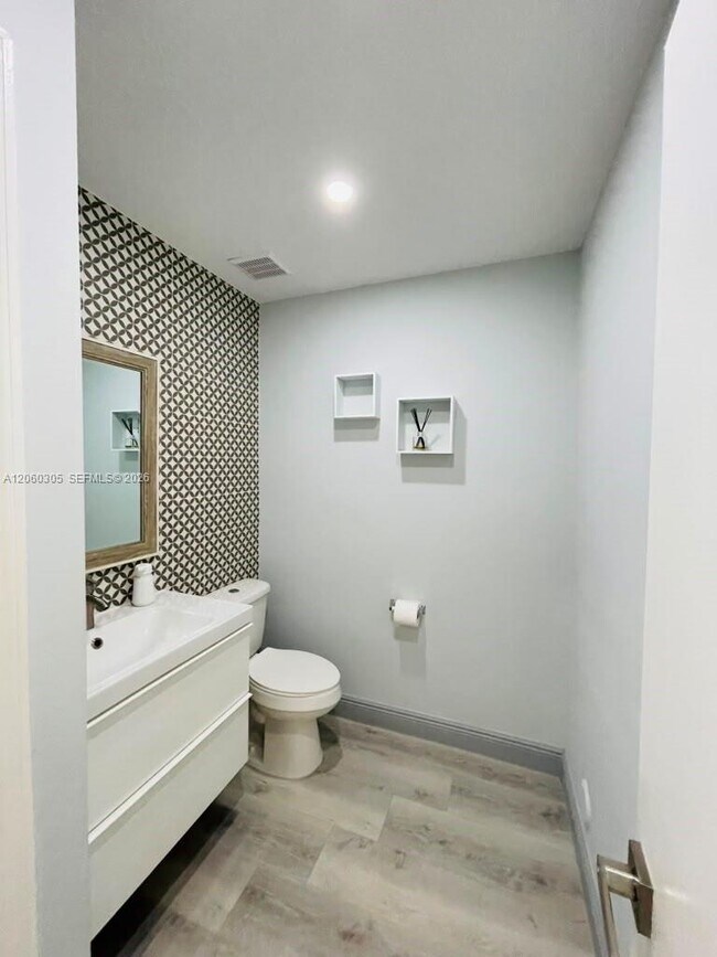 Building Photo - 790 SW 107th Ave