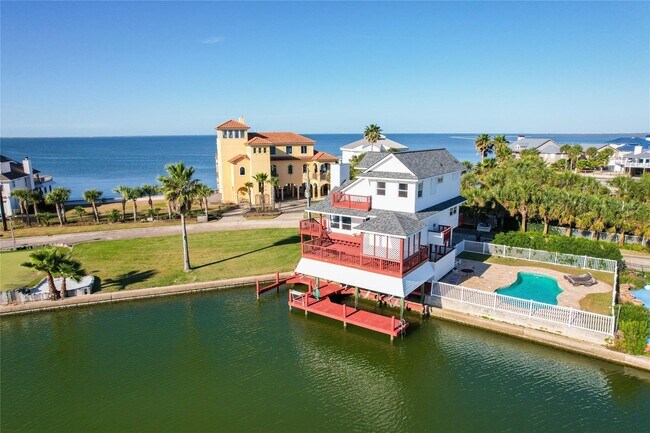 Building Photo - 16619 Bayfront Dr