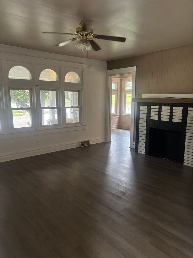 Building Photo - 814 Highland Ave