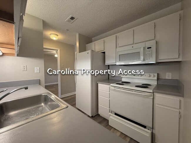 Building Photo - 1401 Collegiate Cir