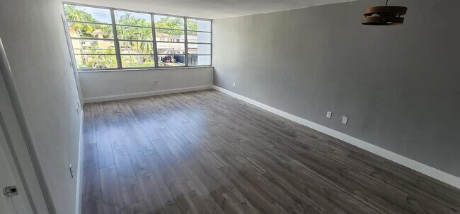 Building Photo - 2175 NE 170th St