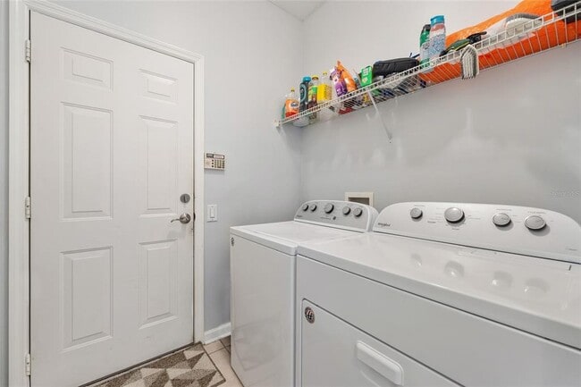 Building Photo - 3180 Stonehurst Cir