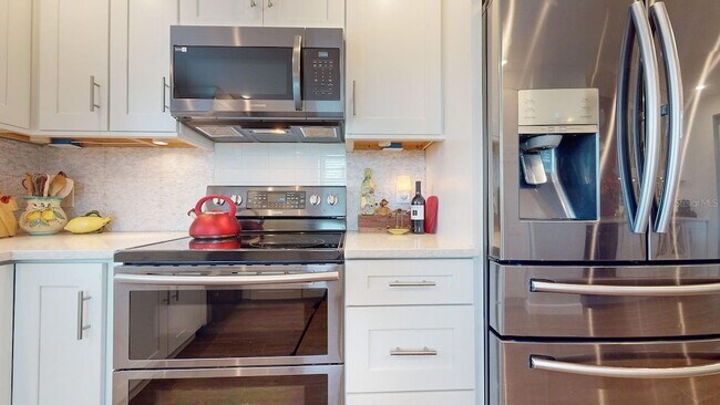 Building Photo - 1120 N Shore Dr NE