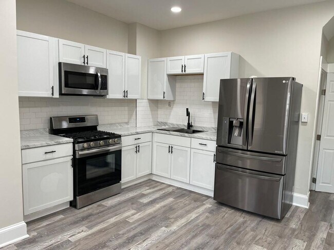 Building Photo - 3026 Clifton Park Terrace