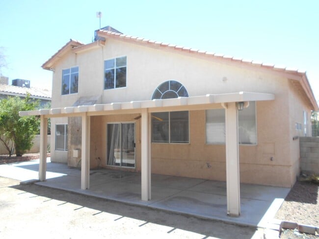 Building Photo - Spacious 4 bedroom Home Located in the Desirable Area of Henderson!