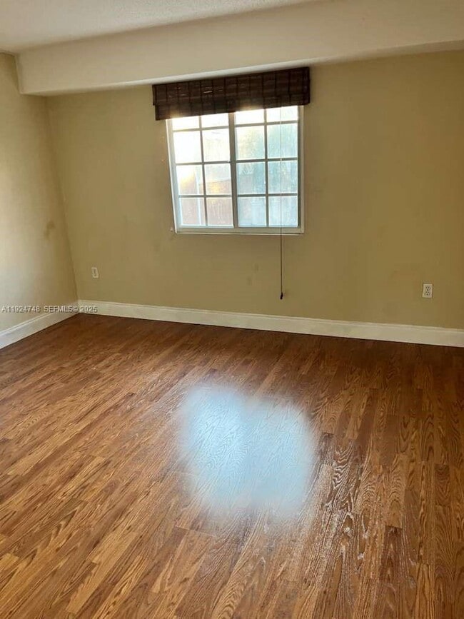 Building Photo - 2891 NE 185th St