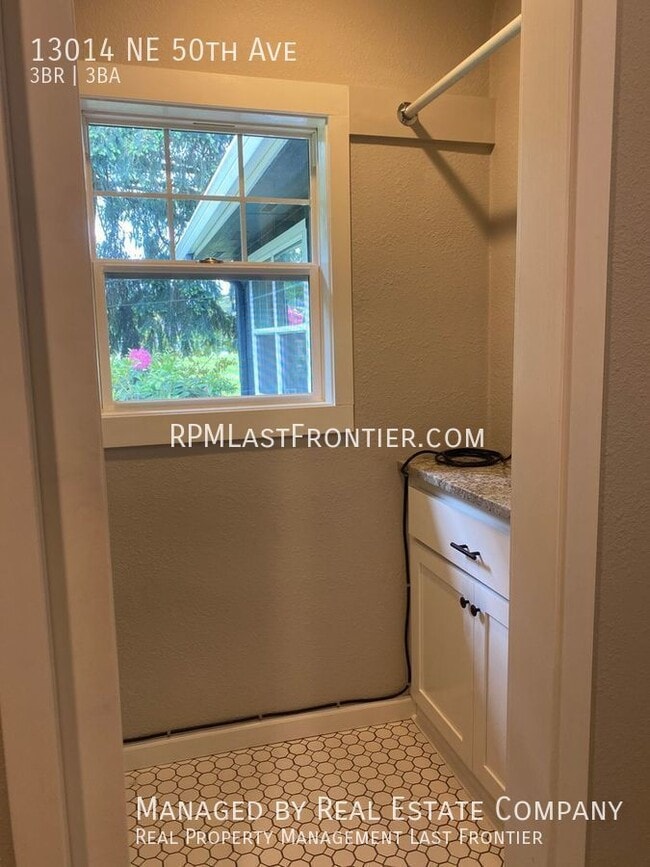 Building Photo - Charming Recently Updated Farm Cottage