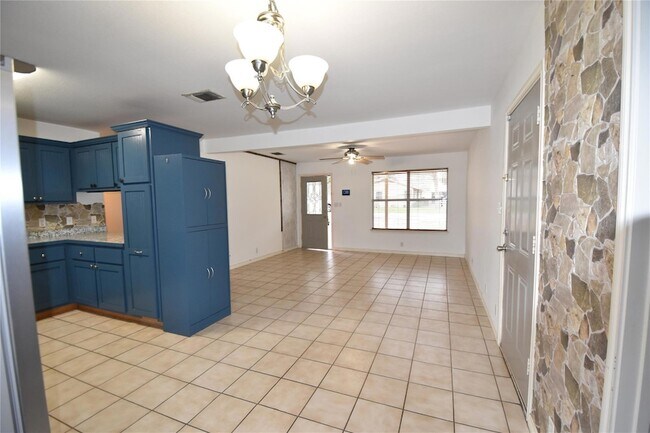 Building Photo - 608 Wilkes St