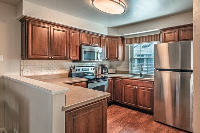 Building Photo - 2665 Hatch Cir