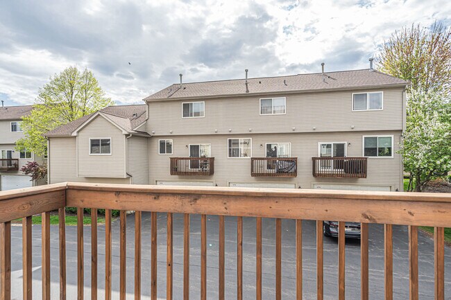 Building Photo - 1084 Ellsworth Dr