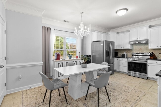 Building Photo - Furnished Townhome – All Inclusive | Gated...