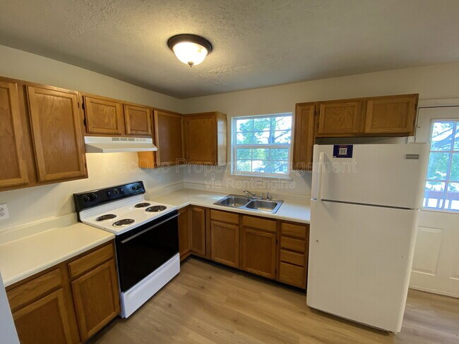 Building Photo - 624 Highview Ct