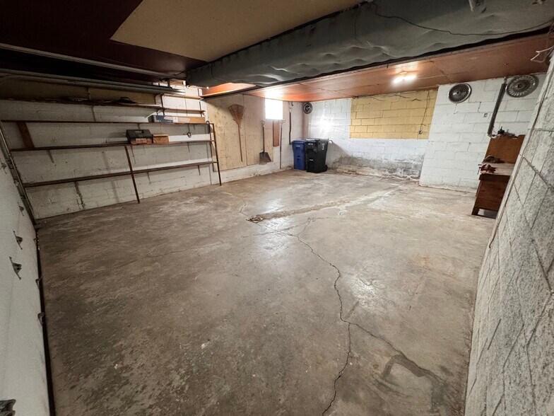 Large Garage - 639 Scenery Dr