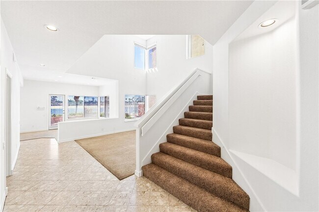 Building Photo - 5824 Spinnaker Bay Dr