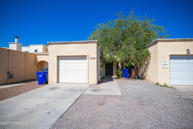 Building Photo - 1302 N Triviz Dr