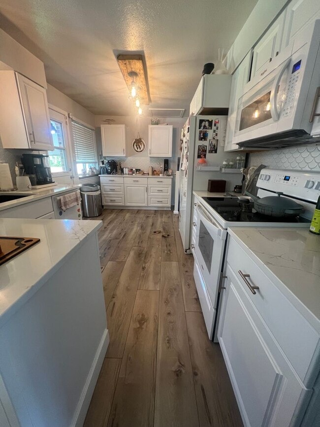 Building Photo - Stylish 3Bd 2Ba Sheridan Green Gem Near Pa...