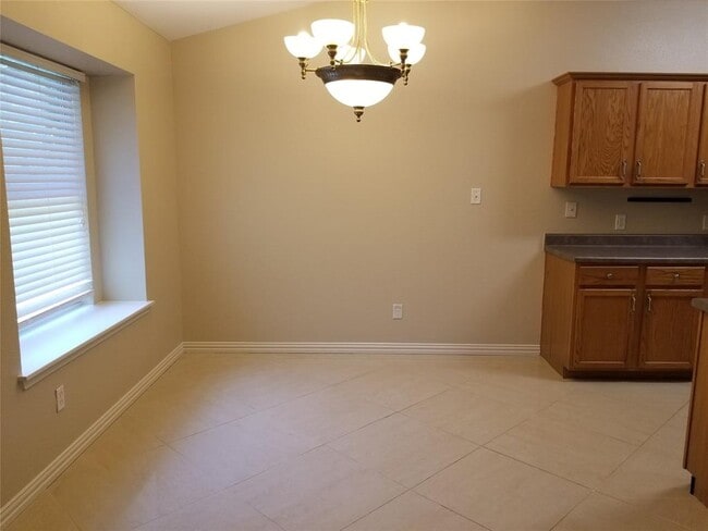 Building Photo - 3307 St Genevieve Dr