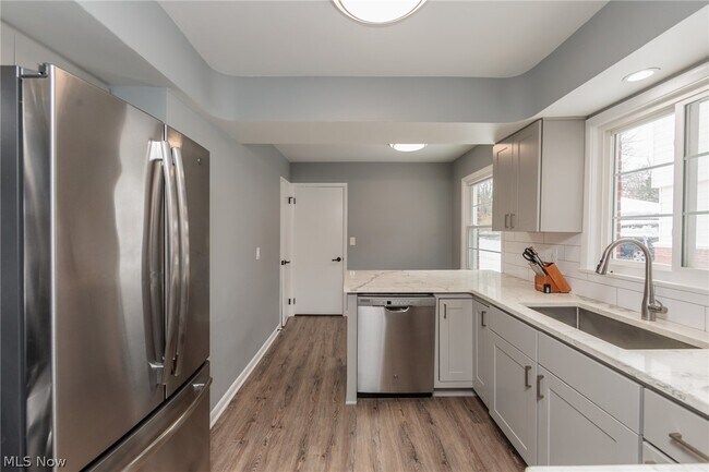 Building Photo - 2539 Warrensville Center Rd