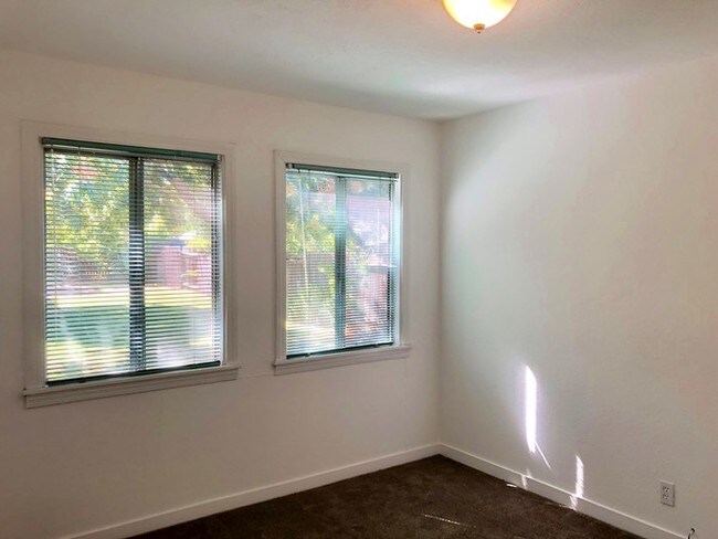 Building Photo - Adorable Home For Rent In Tahoe Park South