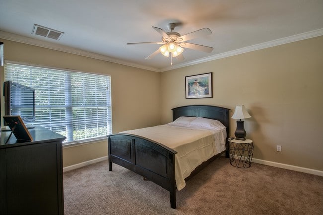 Building Photo - 209 Westminster Dr