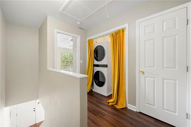 Building Photo - 2525 Walden Lake Dr