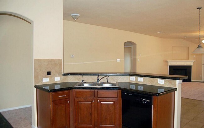 Building Photo - 30415 Deleon Fields Dr