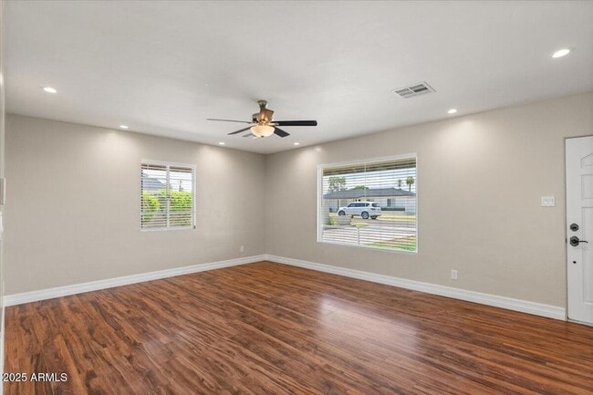 Building Photo - 838 E Belmont Ave