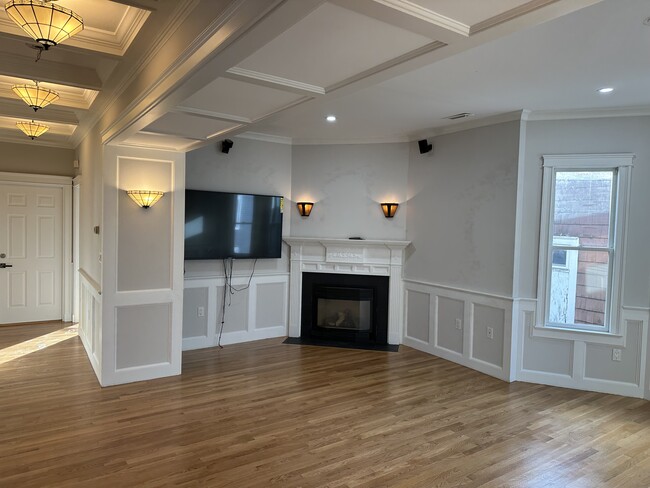 Building Photo - 12 Buttonwood St