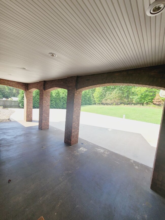 Building Photo - Beautiful Brick Ranch in Campbell County