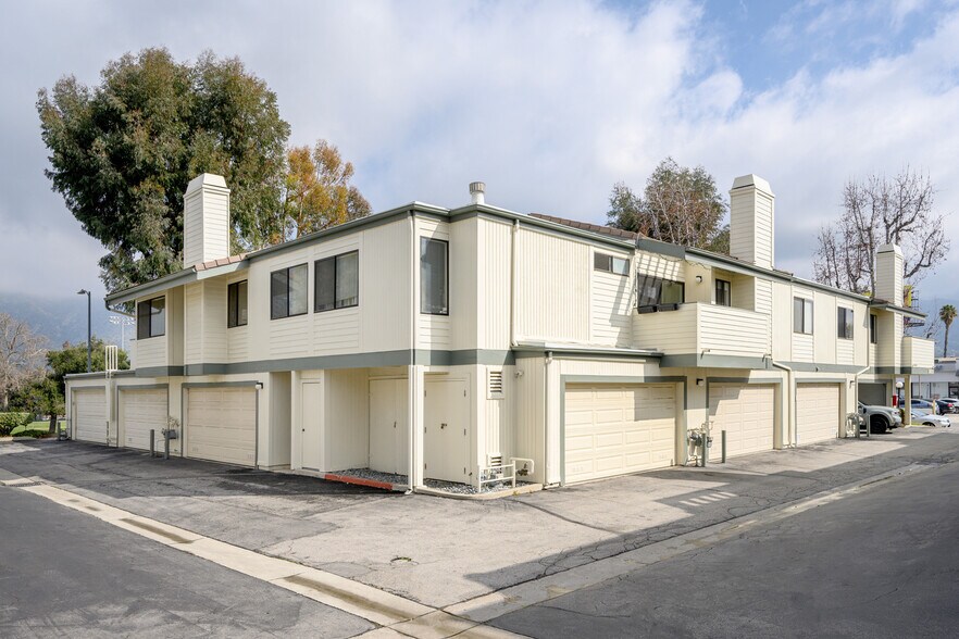 Primary Photo - 10475 Newhome Ave
