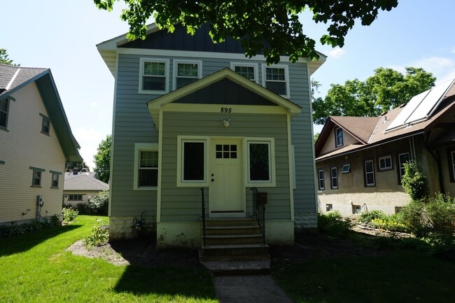 Primary Photo - Renovated 6-Bedroom Single-Family House