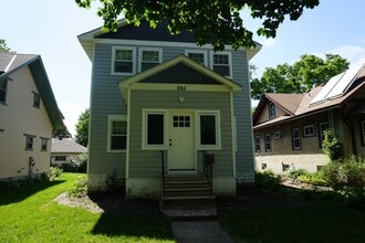 Building Photo - Renovated Six Bedroom single family house !
