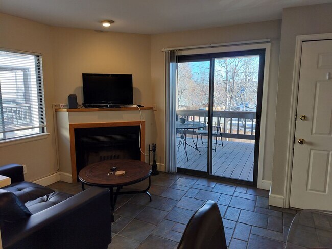 Building Photo - Immediate Move In special- Furnished/Pet friendly/ One bedroom Condo, short term lease of 30 days...