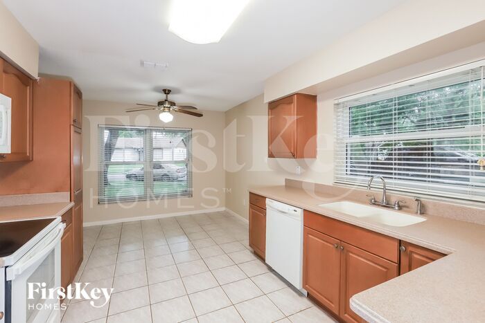 Building Photo - 1739 Lakeview Village Dr