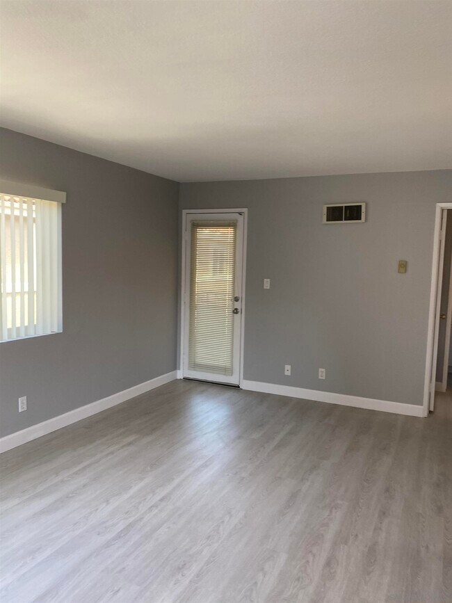 Building Photo - 7565 Charmant Dr