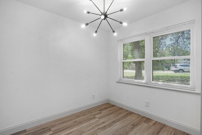 Building Photo - 514 Canyon Ridge Dr